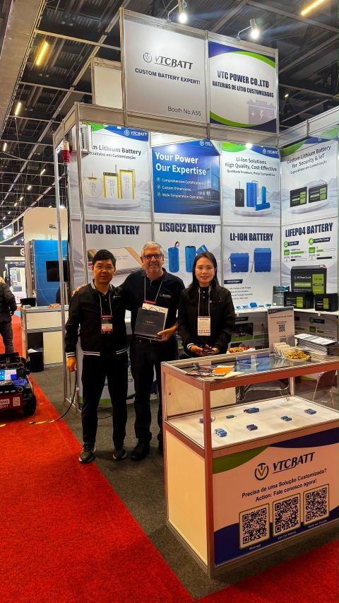 VTCBATT team and customer at Booth A55